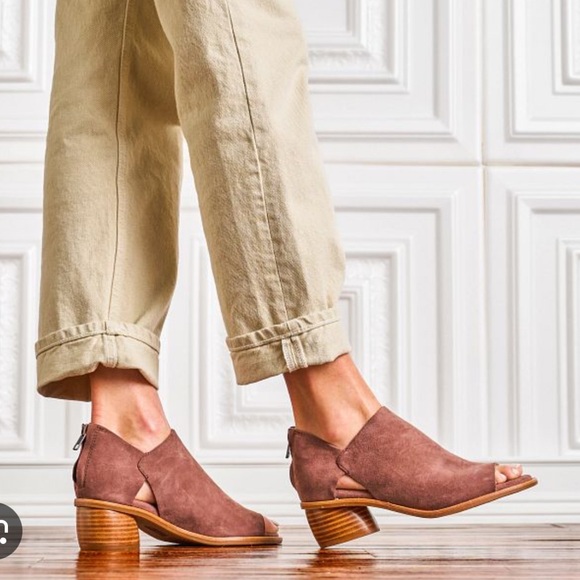 Sofft Carleigh Peep Toe Bootie. - Picture 2 of 13